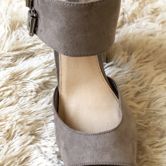 Shoes-heels - Picture 2 of 4